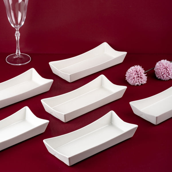 Ariane 10'' x 6 1/2'' Slow Fast - Warm White Porcelain Hot Dog Holder - 4/Case (AOTARN000012026) - iFoodservice Online