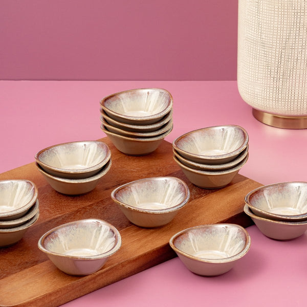 Ariane 3 1/3" x 3 1/4" x 1 3/8” Splash Beige Porcelain Curved Bowl - 18/Case (AMNARN257101009) - iFoodservice Online