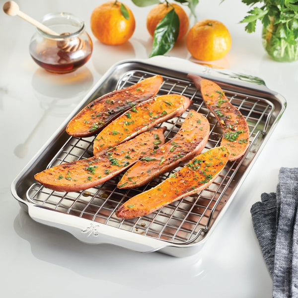 Hestan OvenBond® 9" x 12" Tri-ply Clad Stainless Steel Quarter Sheet Pan with Rack (48822) - iFoodservice Online