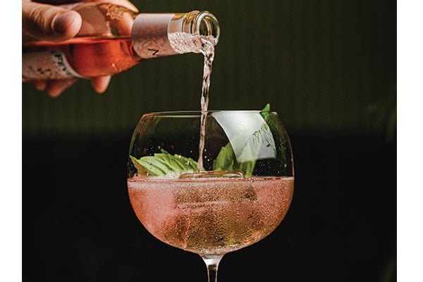 Hospitality Brands Borough 23 oz. Gin & Tonic (Pack of 4) (HGLBG09 - 004) - iFoodservice Online