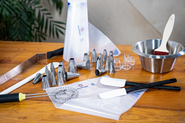 Matfer Bourgeat DISPOSABLE POLYETHYLENE PASTRY BAGS 21 5/8" PALLET (288 ROLLS) 165003 - Pallet - iFoodservice Online