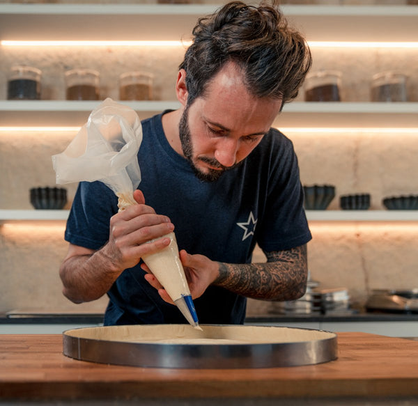 Matfer Bourgeat DISPOSABLE POLYETHYLENE PASTRY BAGS 21 5/8" PALLET (288 ROLLS) 165003 - Pallet - iFoodservice Online